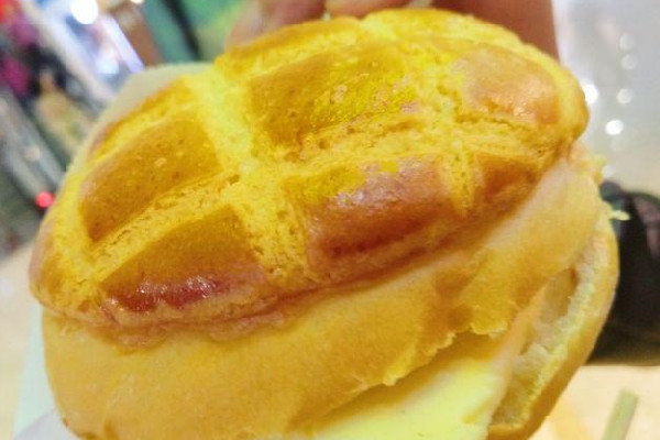 爱吃菠萝包的猫